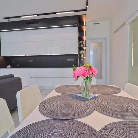 Luxury In Smichov براغ