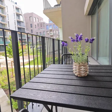 Luxury In Smichov شقة