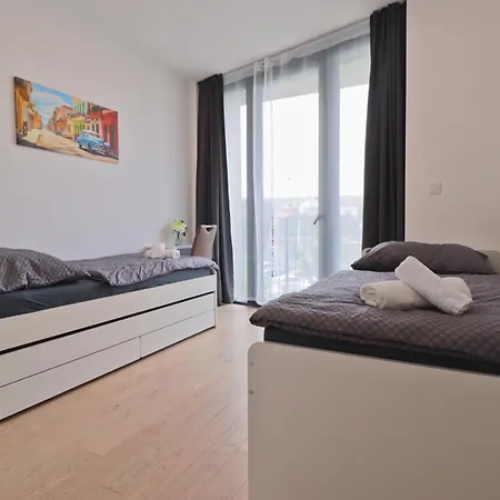 Luxury In Smichov شقة