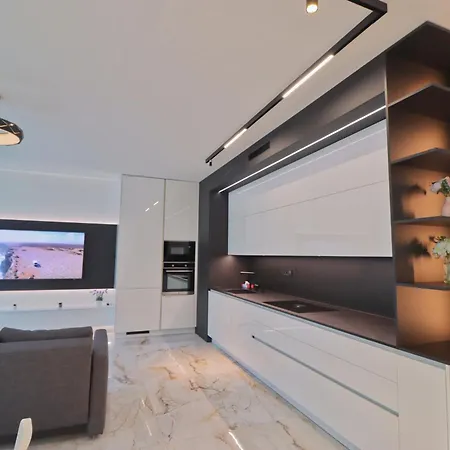 Luxury In Smichov شقة