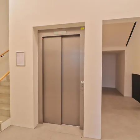 Luxury In Smichov * براغ